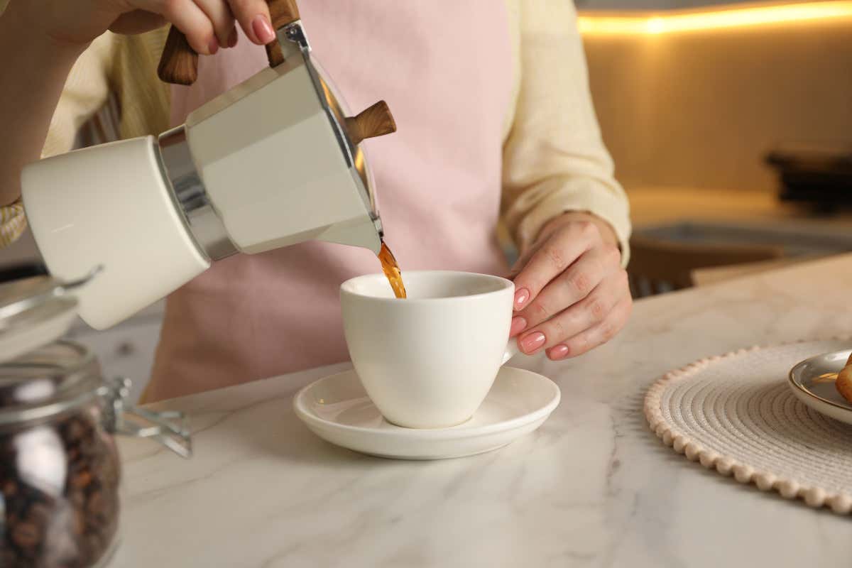 Moka perfetta: ecco i gesti sbagliati che rovinano il caffè (e come evitarli) Moka perfetta: ecco i gesti sbagliati che rovinano il caffè (e come evitarli)