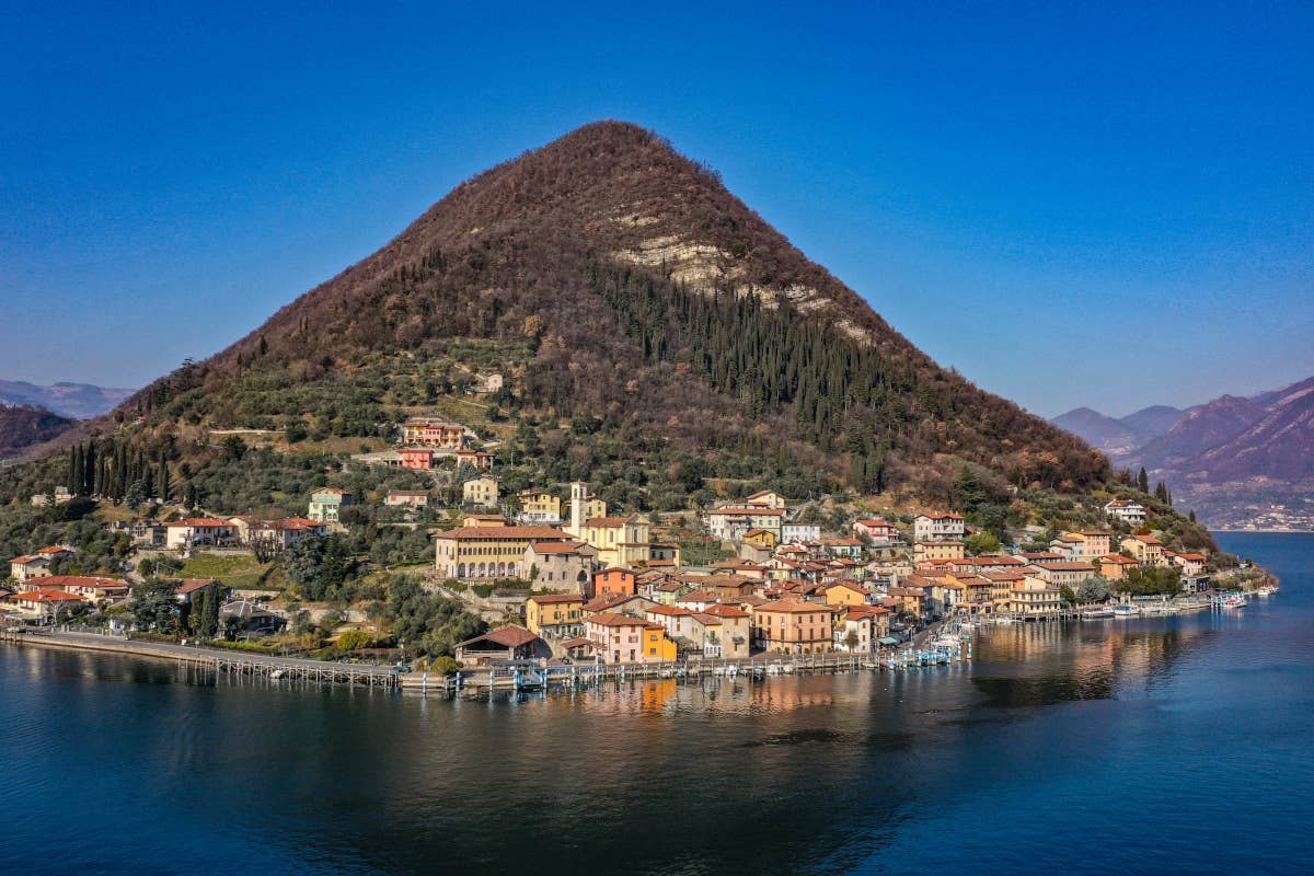 La Lombardia conquista le copertine internazionali grazie a laghi e montagne