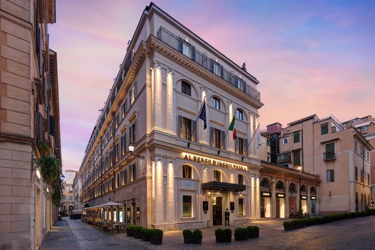 Starhotels celebra il restyling dell’Hotel d’Inghilterra con un volume speciale