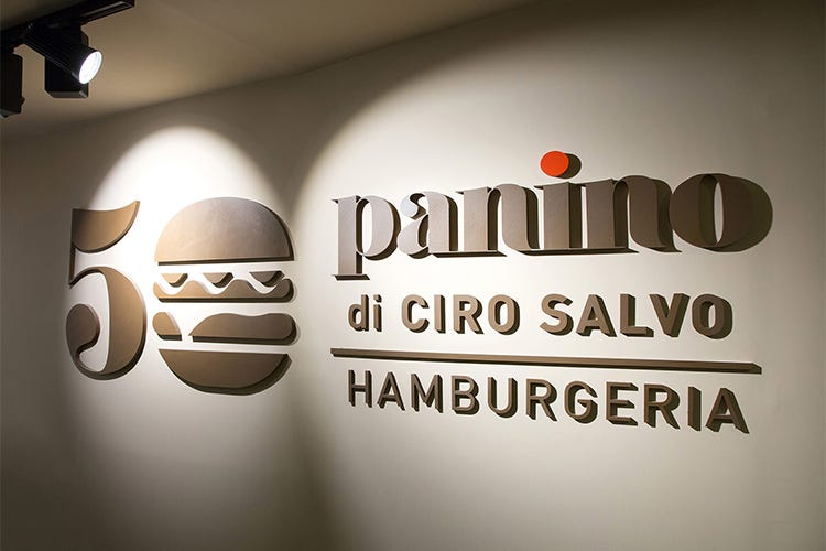 (50 Panino a Napoli Hamburger firmati Ciro Salvo)