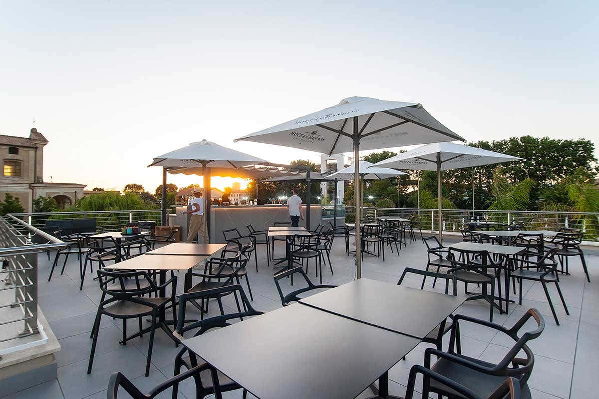 Il rooftop di Nativo Voglia di buon cibo, champagne e drink? Fermata da Nativo a Fiumicino Il rooftop di Nativo Voglia di buon cibo, champagne e drink? Fermata da Nativo a Fiumicino