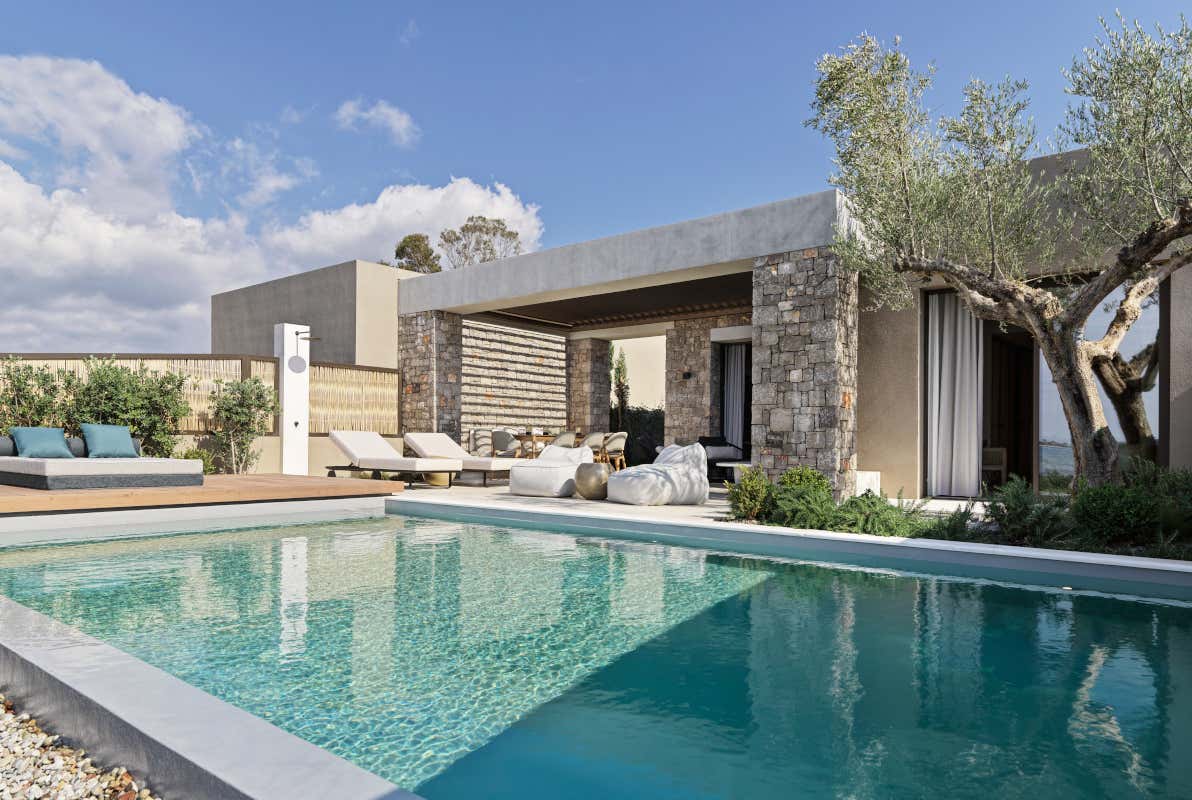 Stile locale, ma moderno W Costa Navarino, un rifugio greco tra wild e design locale