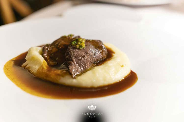 Il maialino nero di Dario Pandolfo - Pandolfo ospita Andrea Tortora Concerto di sapori a &lsquo;Ngonia Bay