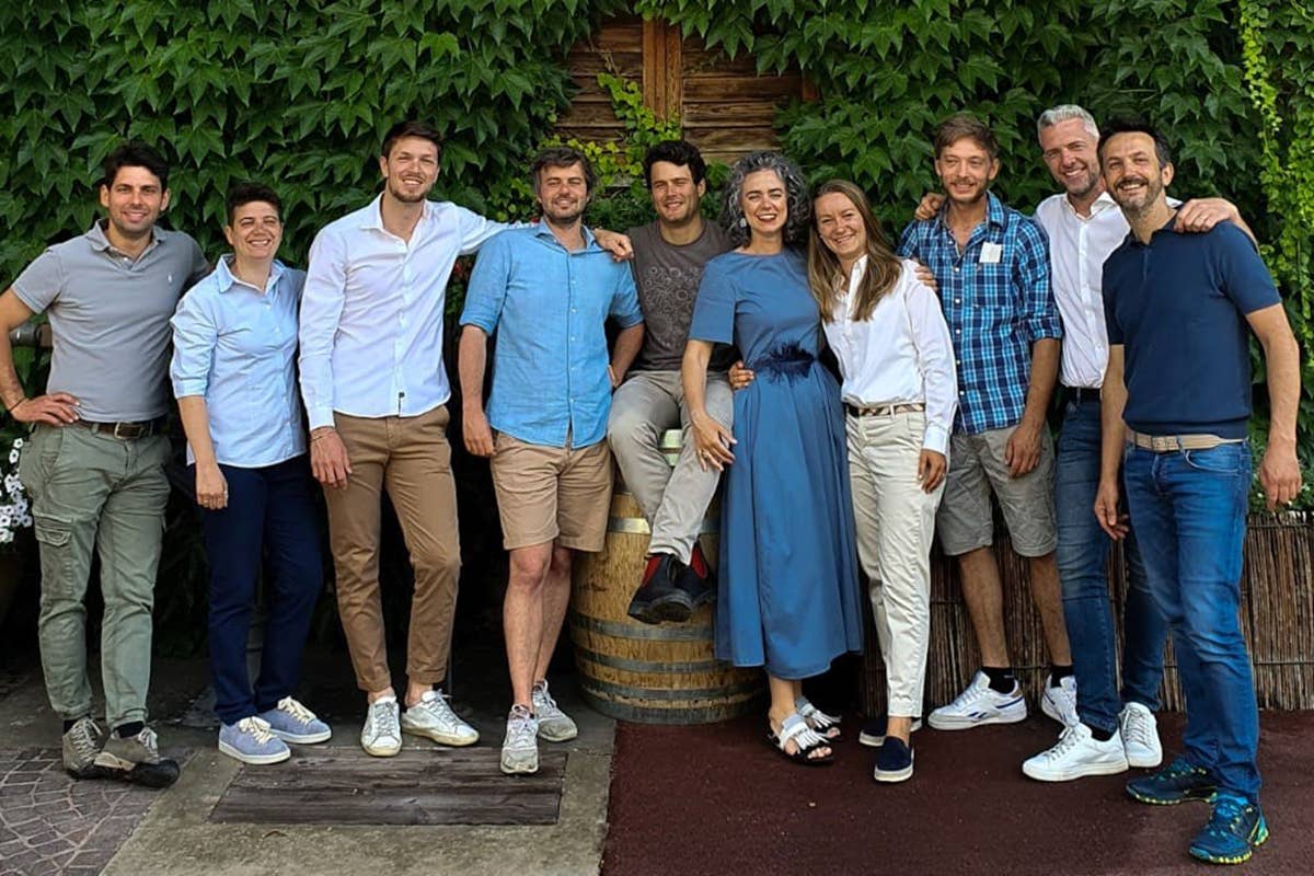 I Teroldego boys della Piana Rotaliana: De Vescovi Ulzbach, De Vigili, Dorigati, Donati, Endrizzi, Foradori, Gaierhof, Martinelli e Zeni In attesa del Beaujolais Noveau francese noi brindiamo col Novello di Teroldego