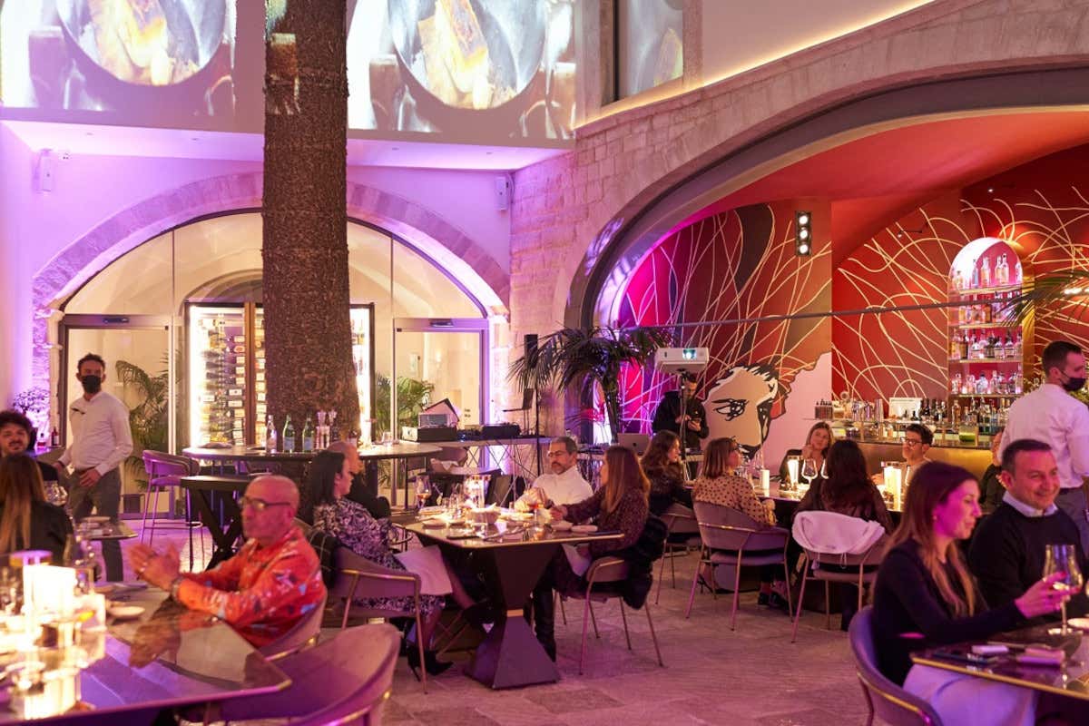 L'Ognissanti durante una serata L'Ognissanti di Trani porta in tavola l'empatia e la convivialit&agrave;