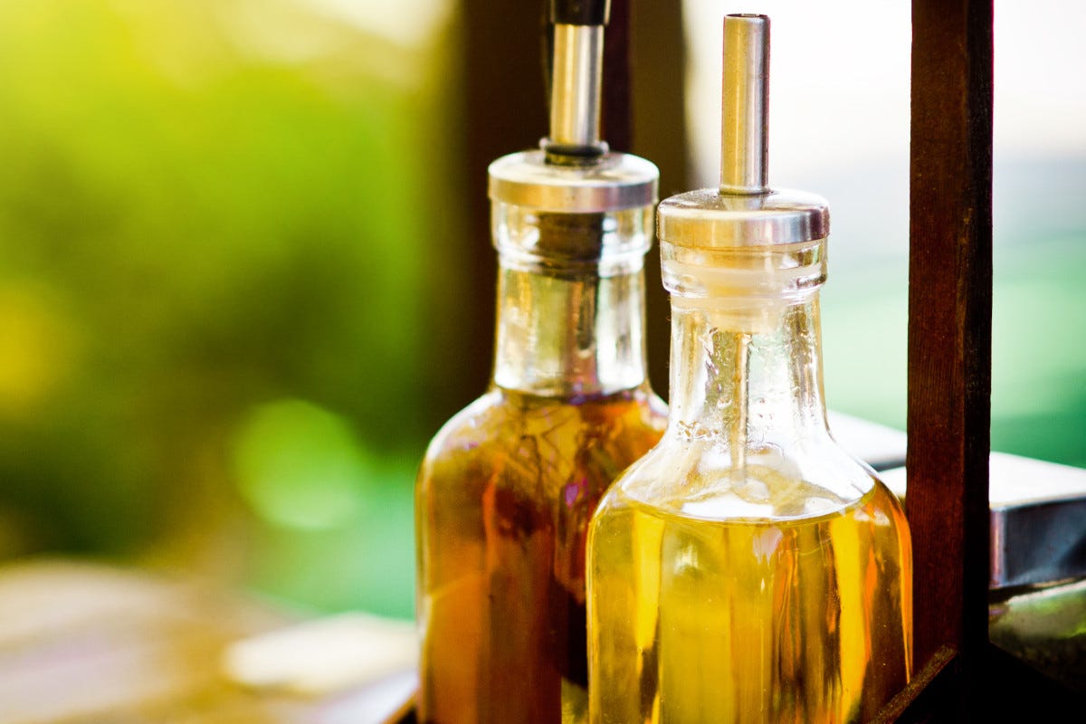 Come valorizzare l'olio extravergine d'oliva a tavola con la mise en place