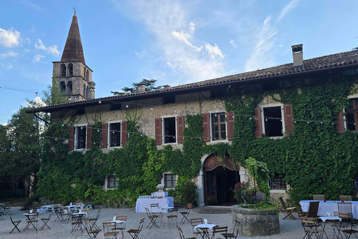 Valérie Bossi Fedrigotti brinda con il Pinot Bianco Oxenfeld Valérie Bossi Fedrigotti brinda con il Pinot Bianco Oxenfeld