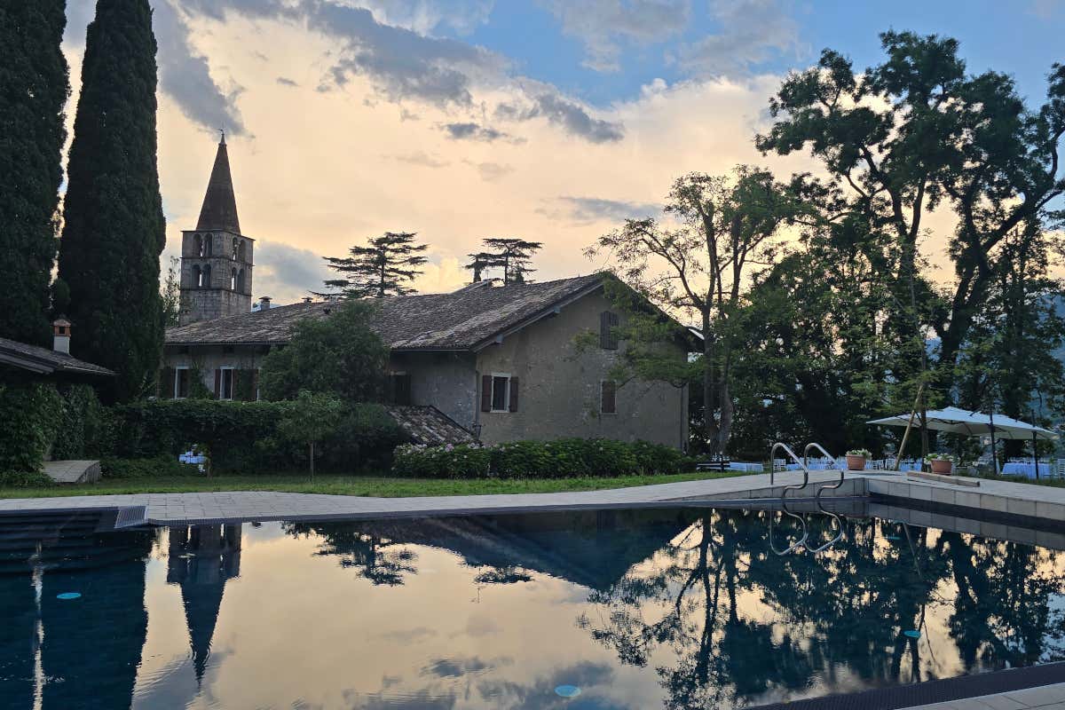 Valérie Bossi Fedrigotti brinda con il Pinot Bianco Oxenfeld Valérie Bossi Fedrigotti brinda con il Pinot Bianco Oxenfeld