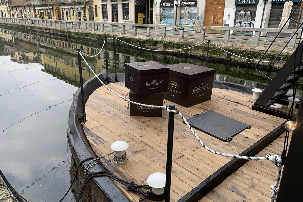 Il panettone di Italo Vezzoli in degustazione sul Naviglio Grande a Milano