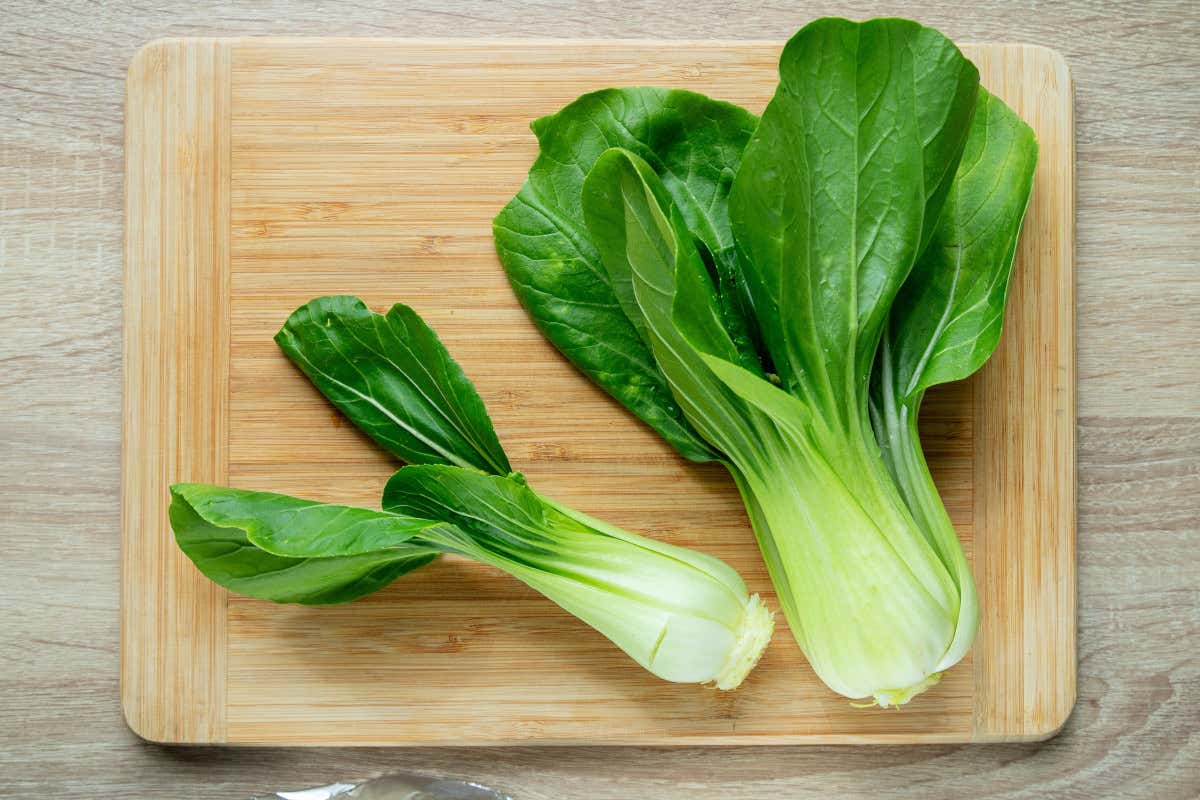 Pak choi: che cos'è, perché fa bene alla salute e come si cucina Pak choi: che cos'è, perché fa bene alla salute e come si cucina