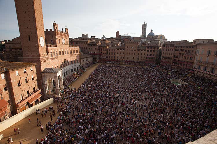 Il Palio Siena del 2 luglio annullato per Covid Salta il Palio di Siena del 2 luglio. In forse anche la corsa di agosto