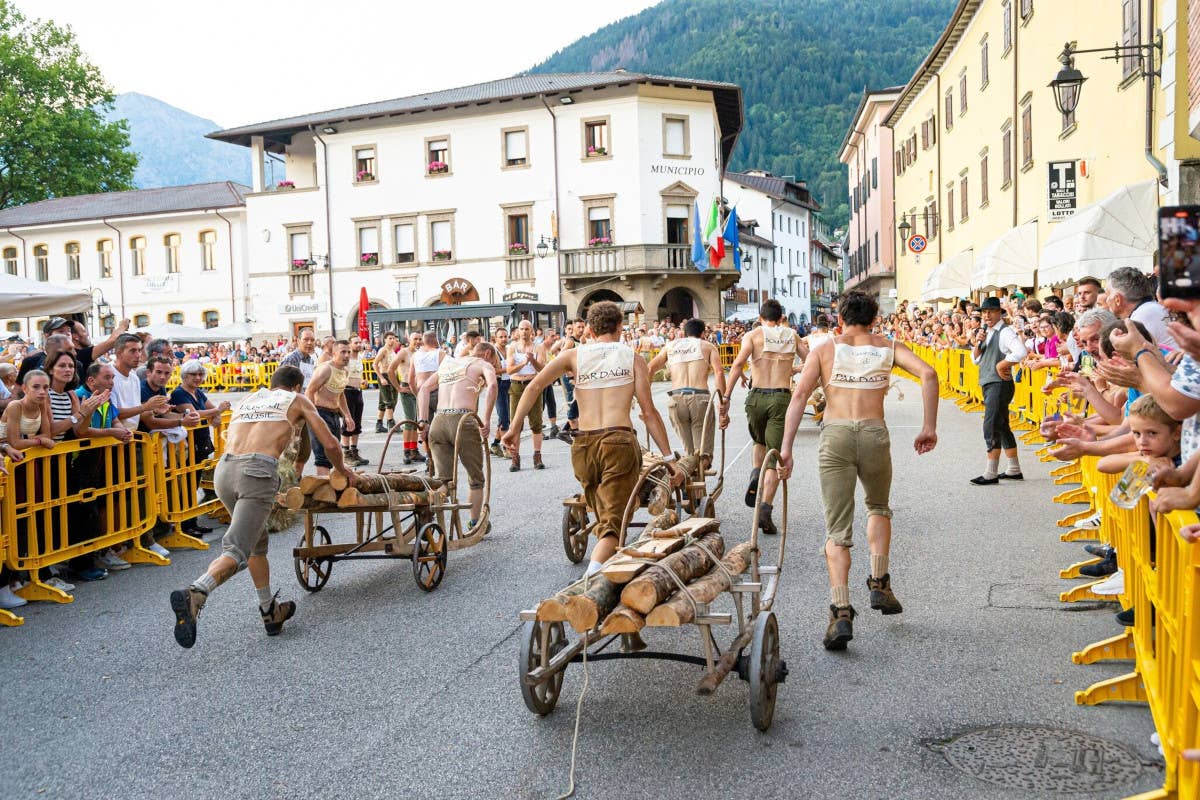 Palio das Cjarogiules 2024: trionfo di Curcuvint e record di pubblico