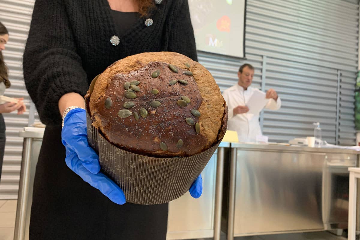 Agostoni Challenge: in primo piano il panettone con cioccolato e un'anima salata