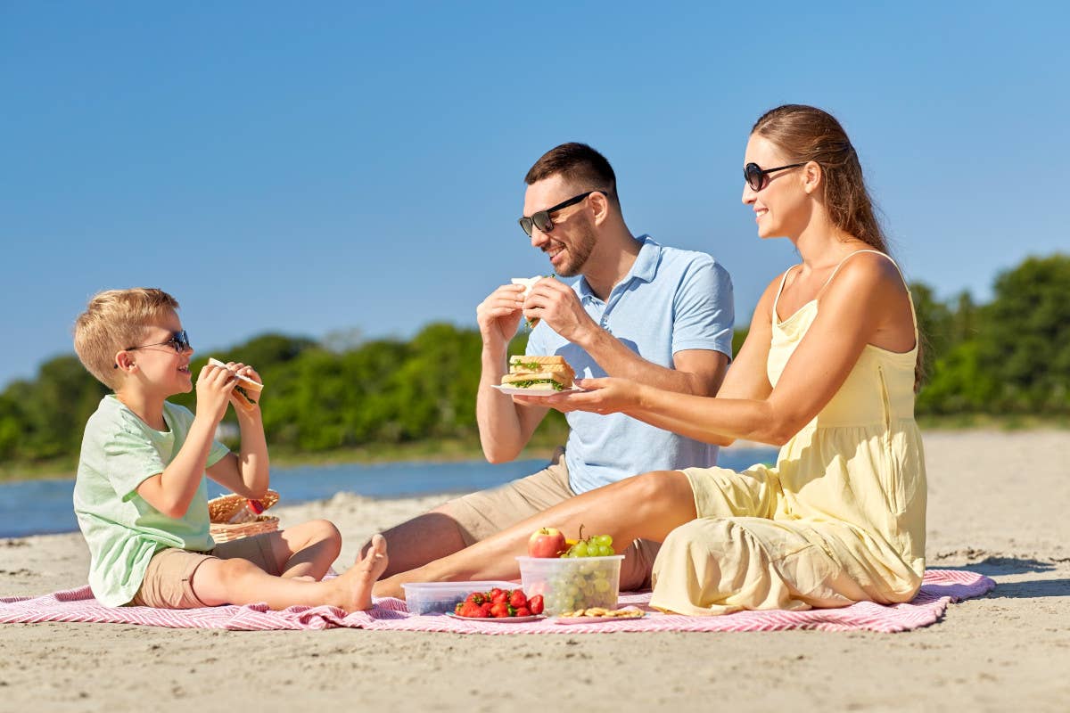 I cinque cibi più amati dagli italiani in spiaggia durante l'estate