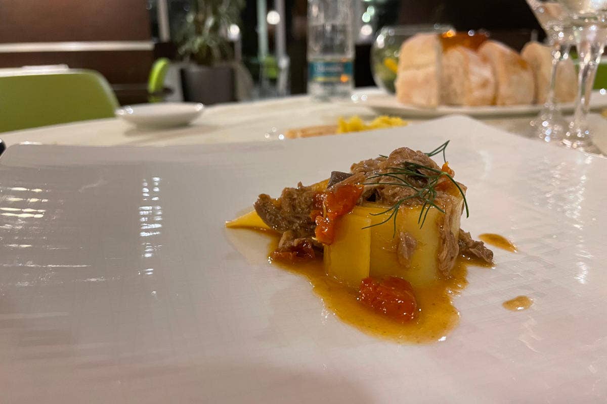 Pappardelle di papate al ragù di anatre Aqualux, relax, ambiente green e ottima cucina da EVO