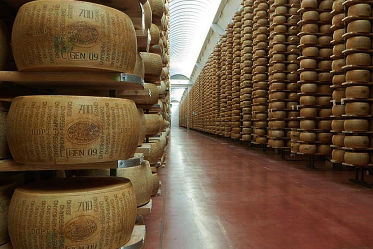 Il prezzo del Parmigiano Reggiano in Usa è aumentato del 25% (False Dop in crescita negli Usa Bertinelli: L’Europa non ci lasci soli)