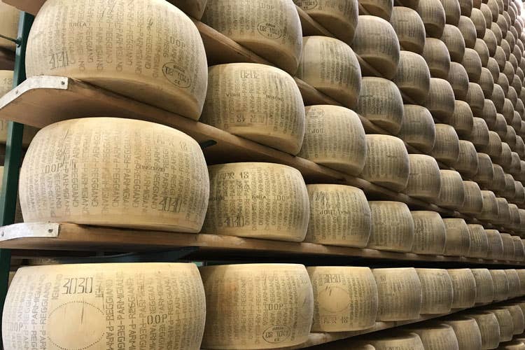 (Parmigiano Reggiano in visita a Dubai Obiettivo promozione della Dop per l'Expo)