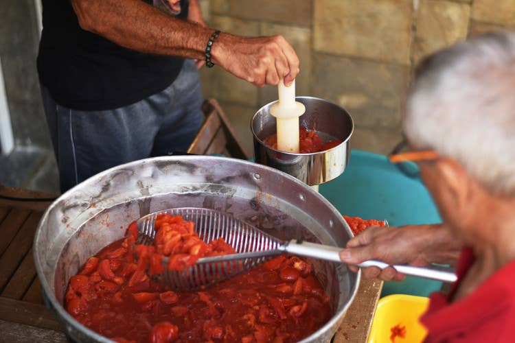 Chi sarà il re della passata di pomodoro fatta in casa? - Italia a Tavola