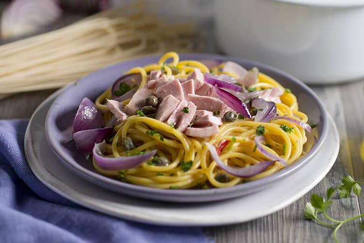 Spaghetti al sugo di tonno e vongole