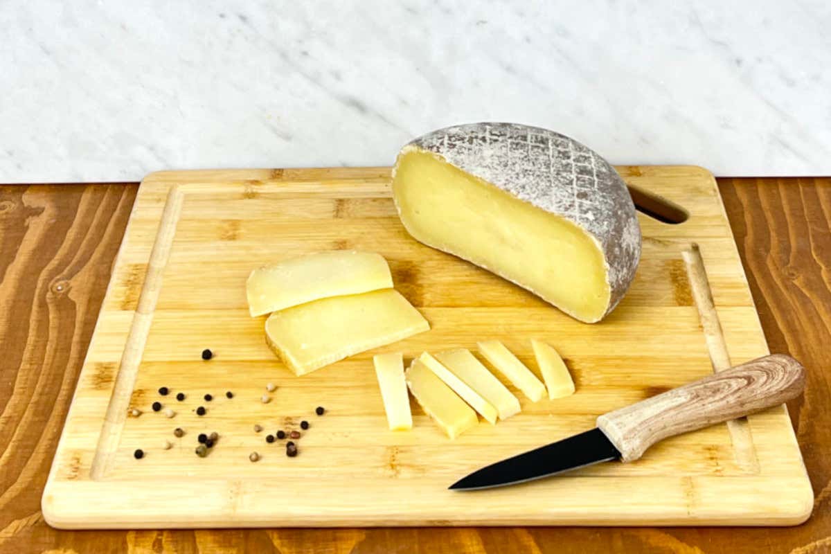 Scopri gli abbinamenti ideali tra alcuni formaggi Dop e i vini rosati Scopri gli abbinamenti ideali tra alcuni formaggi Dop e i vini rosati