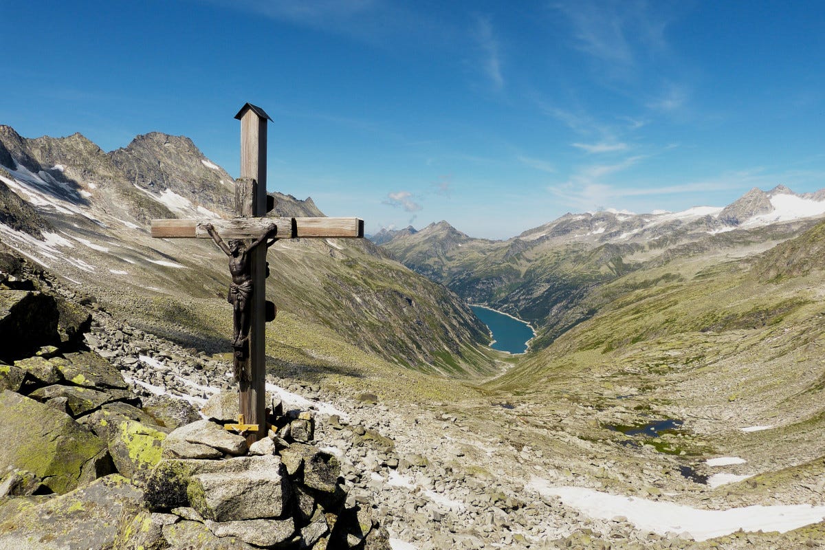 Avventure in alta quota: scopri i sentieri e i panorami più suggestivi delle Alpi