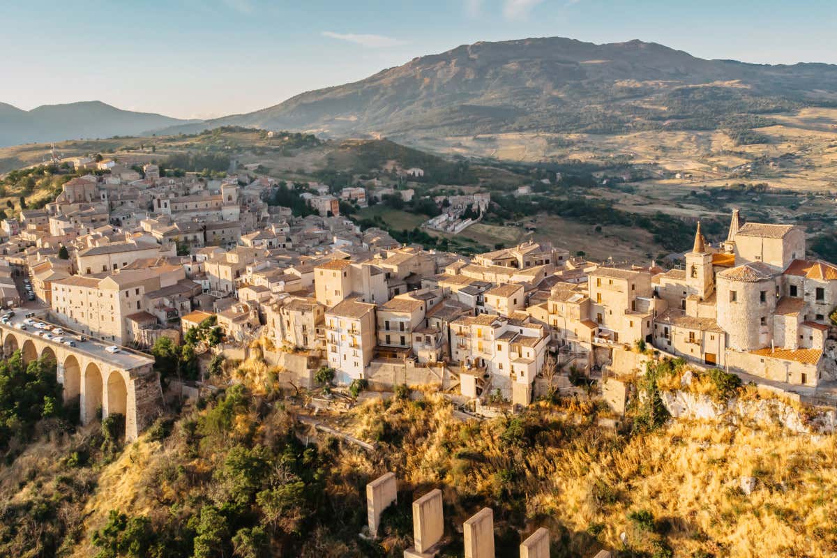 Alla scoperta di un borgo in Sicilia che ha stregato viaggiatori da tutto il mondo