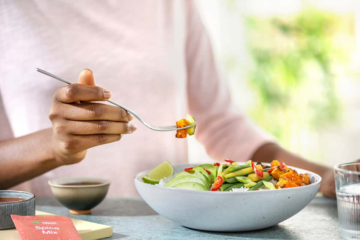 Il 43% degli intervistati intende prestare maggiore attenzione all'origine del proprio cibo Gli italiani e la cucina: ingredienti freschi e consumo consapevole Il 43% degli intervistati intende prestare maggiore attenzione all'origine del proprio cibo Gli italiani e la cucina: ingredienti freschi e consumo consapevole