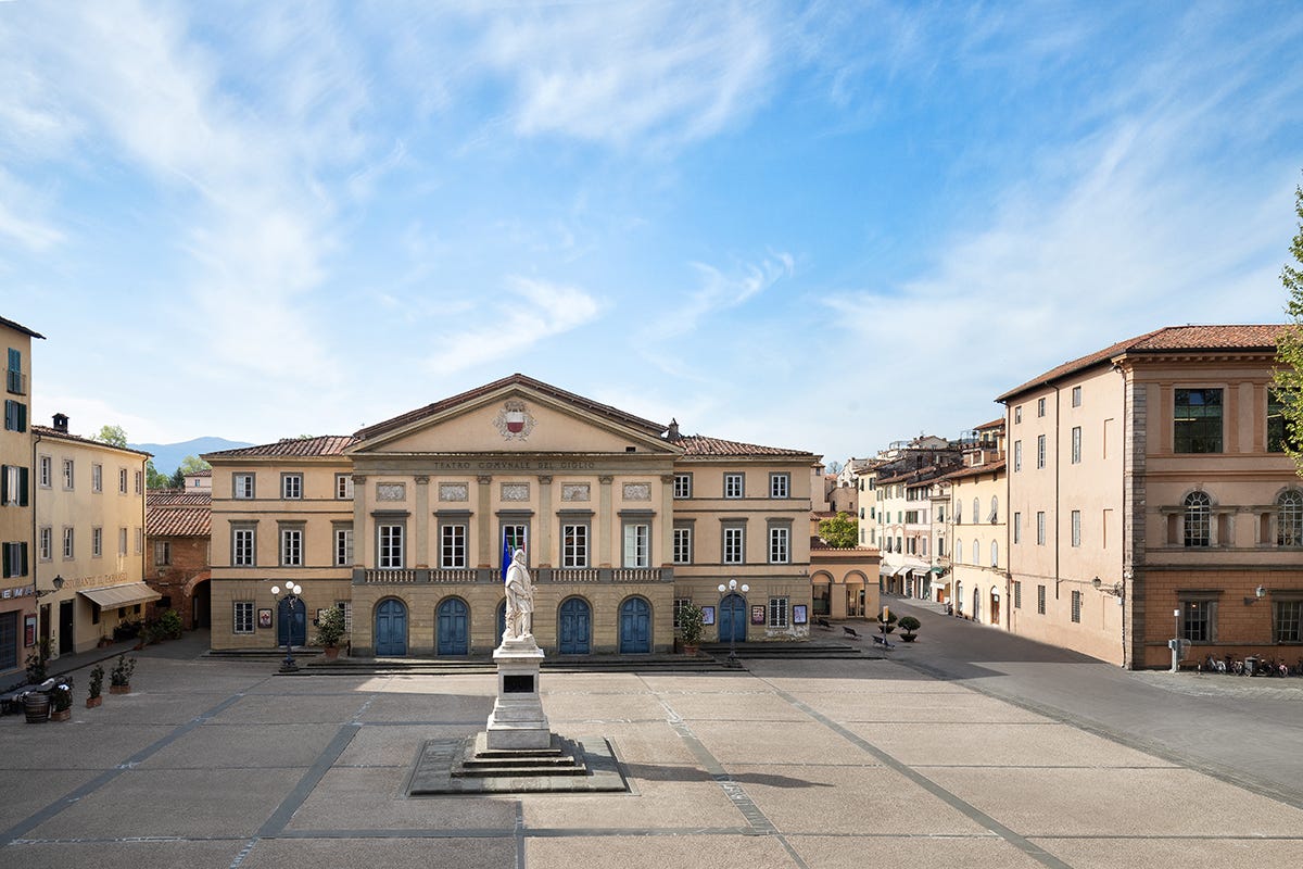 Piazza Napoleone a Lucca Alla scoperta della Garfagnana tra luoghi da favola, vini e formaggi