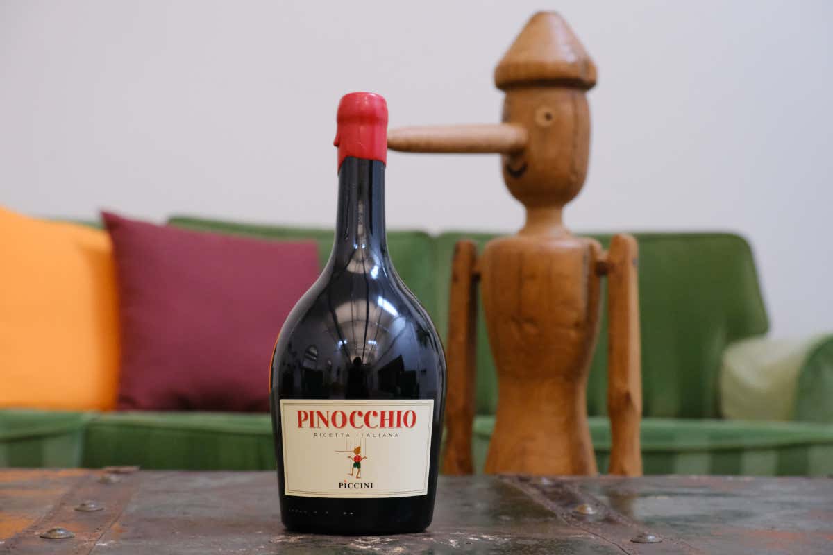 L'etichetta in omaggio a Collodi Pinocchio Tenute Piccini 1882