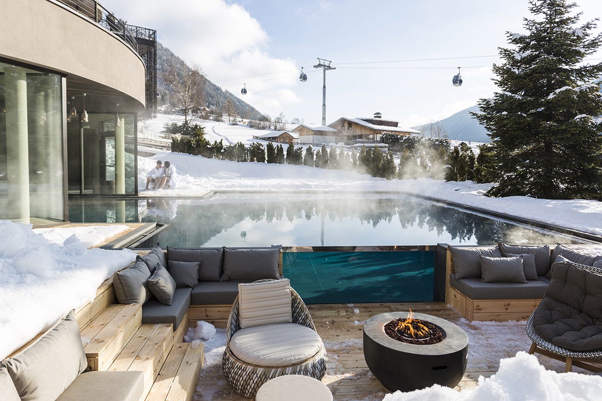 La piscina riscaldata L’après-ski che cura l’anima? Al Silena di Valles