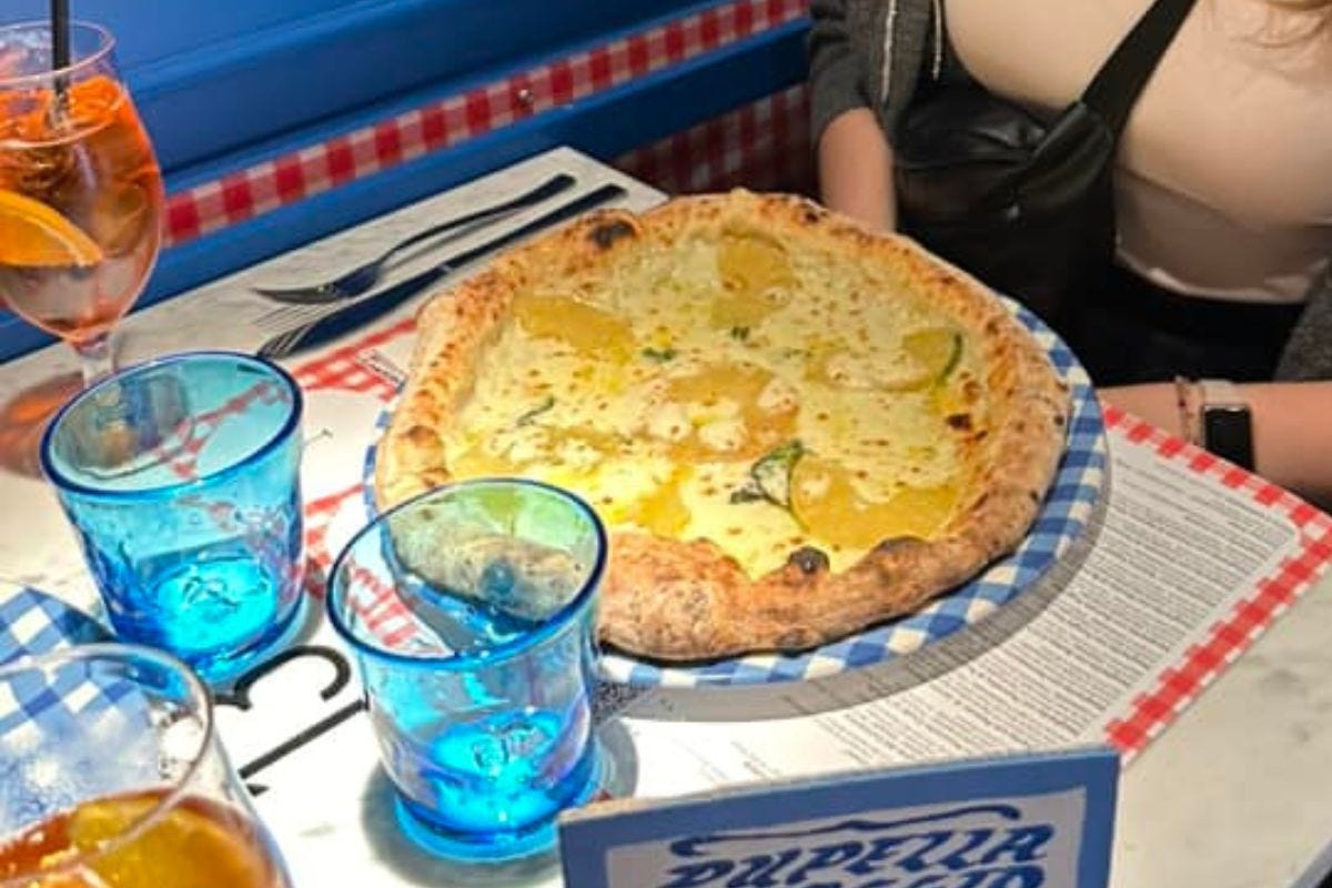 Sorbillo virale con la pizza con l’ananas: ma quante ne ha vendute a Napoli?