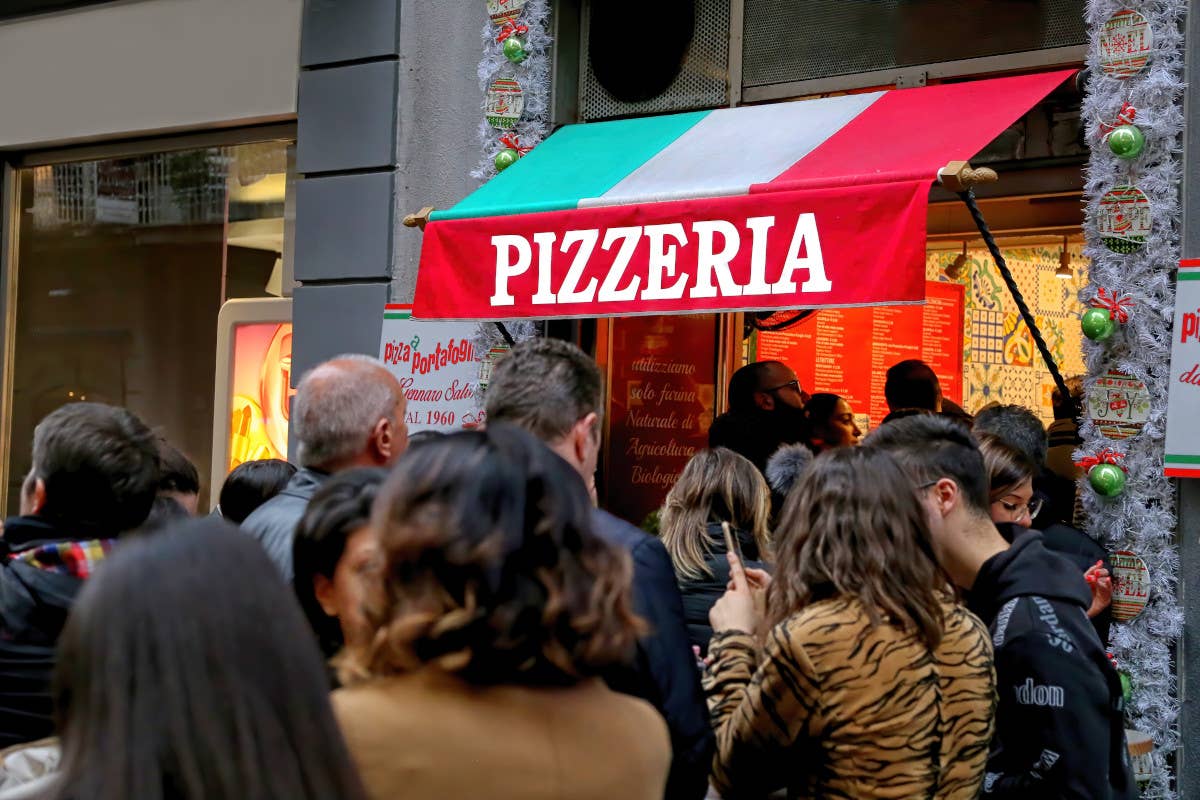 Napoli (grazie alla pizza) è la città dove si mangia meglio al mondo 