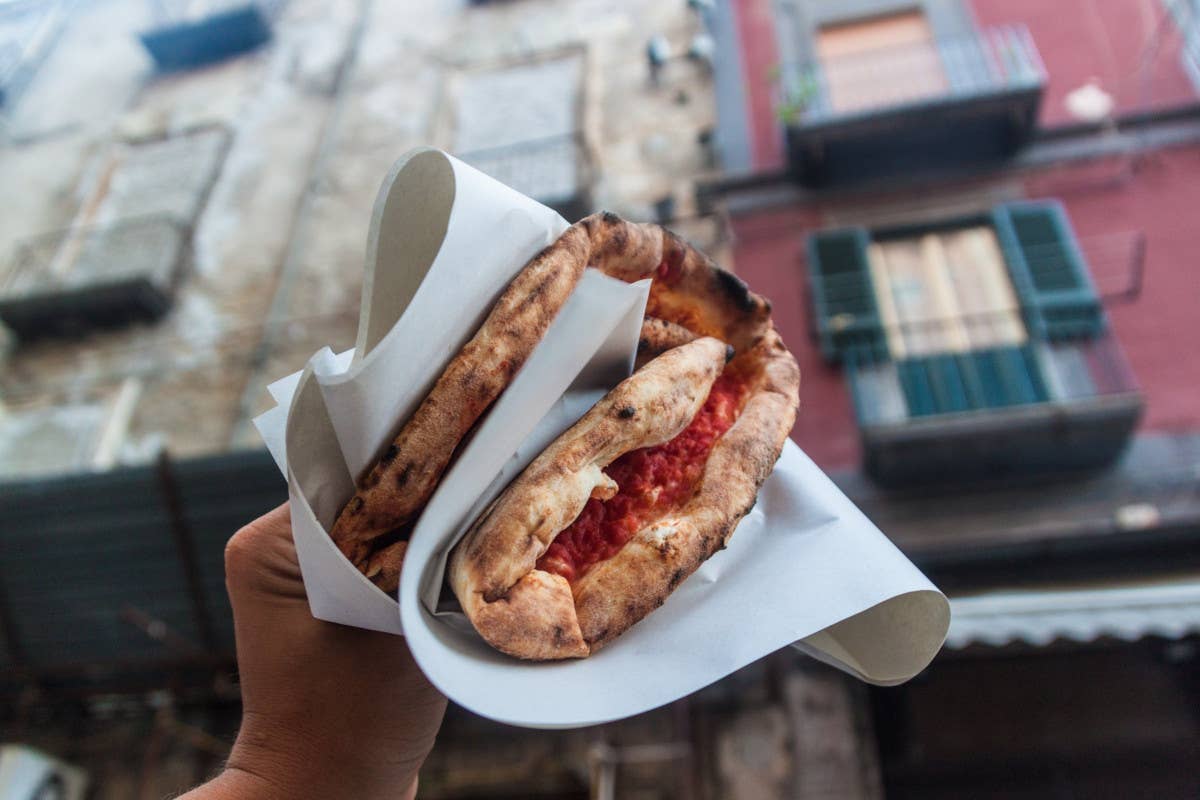 Napoli (grazie alla pizza) è la città dove si mangia meglio al mondo 