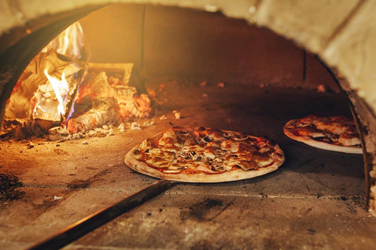 La lunga tradizione delle pizzerie Le migliori e le più storiche: ecco le pizzerie che meritano un viaggio