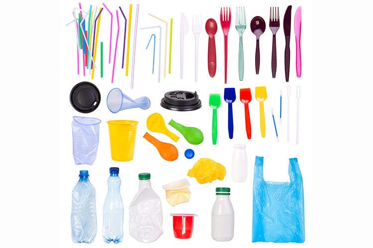 Plastica, anche i bicchieri tra i prodotti monouso da ridurre in Italia