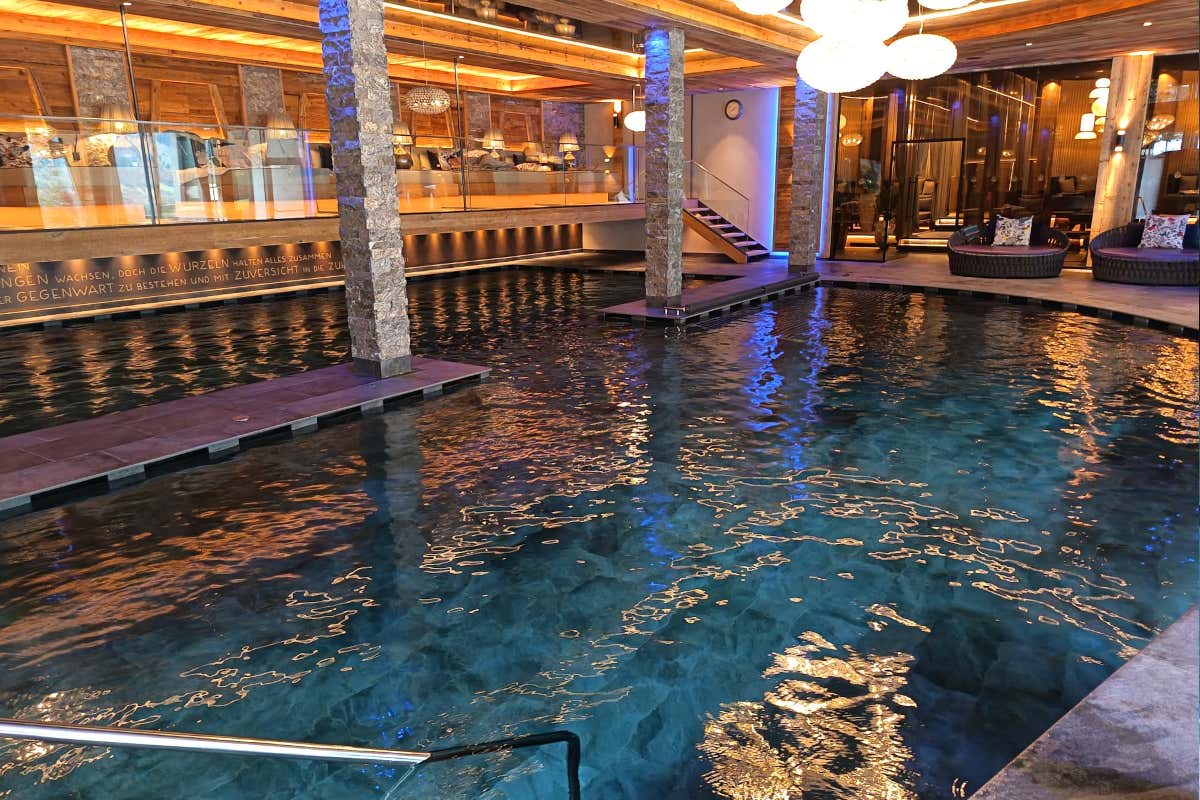 Benessere tra le Alpi: l'hotel dove vivere l’autunno tra Sky Pool, saune e natura