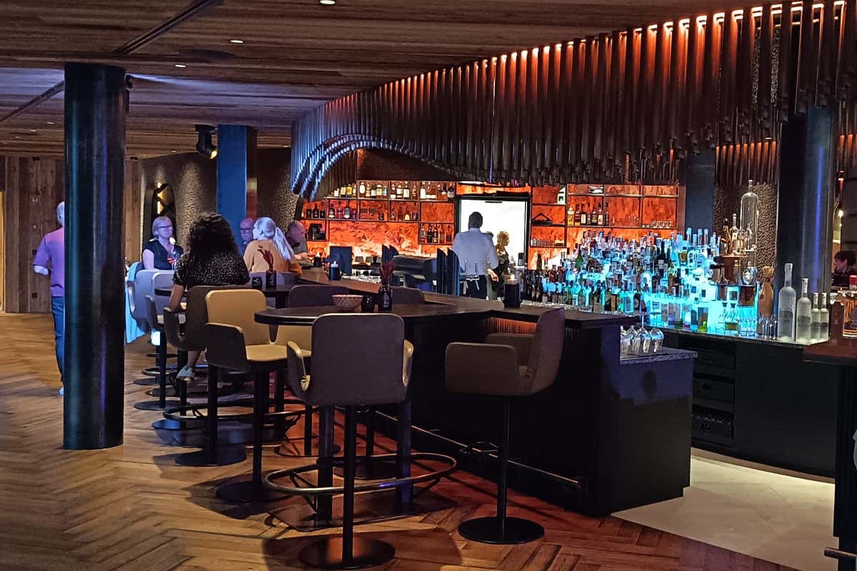 Benessere tra le Alpi: l'hotel dove vivere l’autunno tra Sky Pool, saune e natura