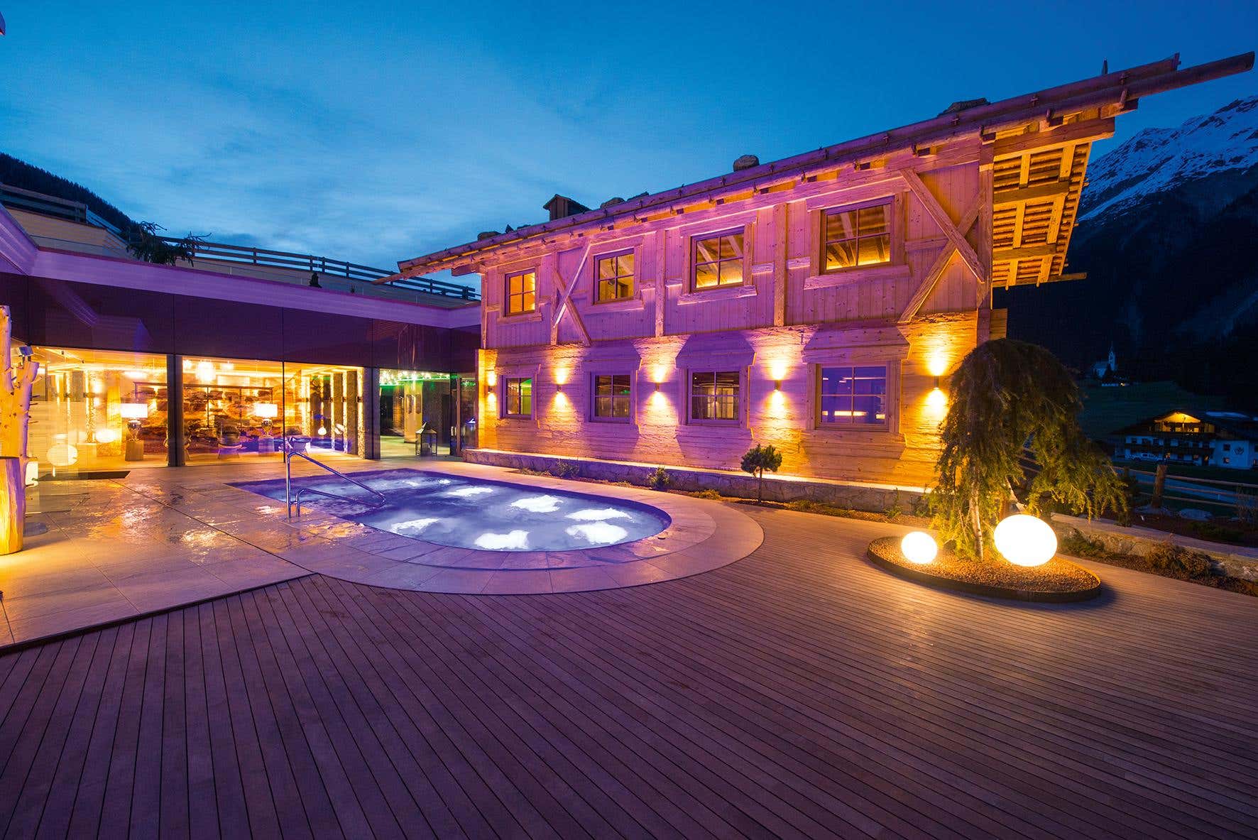 Benessere tra le Alpi: l'hotel dove vivere l’autunno tra Sky Pool, saune e natura