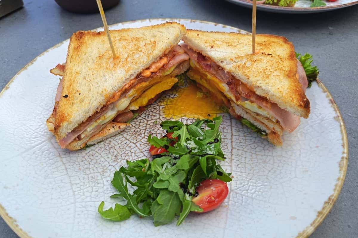 Benessere tra le Alpi: l'hotel dove vivere l’autunno tra Sky Pool, saune e natura