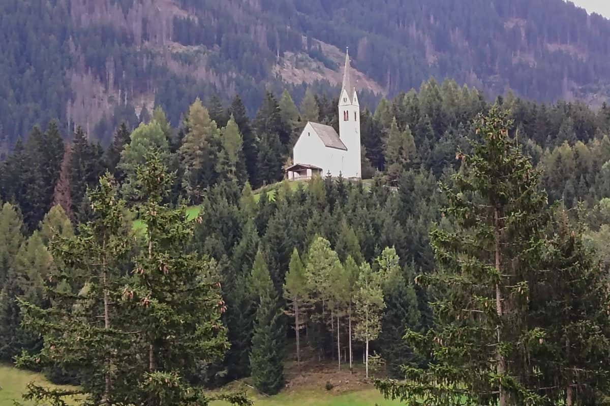 Benessere tra le Alpi: l'hotel dove vivere l’autunno tra Sky Pool, saune e natura