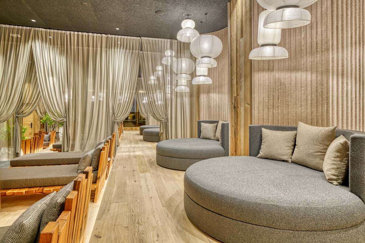 Benessere tra le Alpi: l'hotel dove vivere l’autunno tra Sky Pool, saune e natura