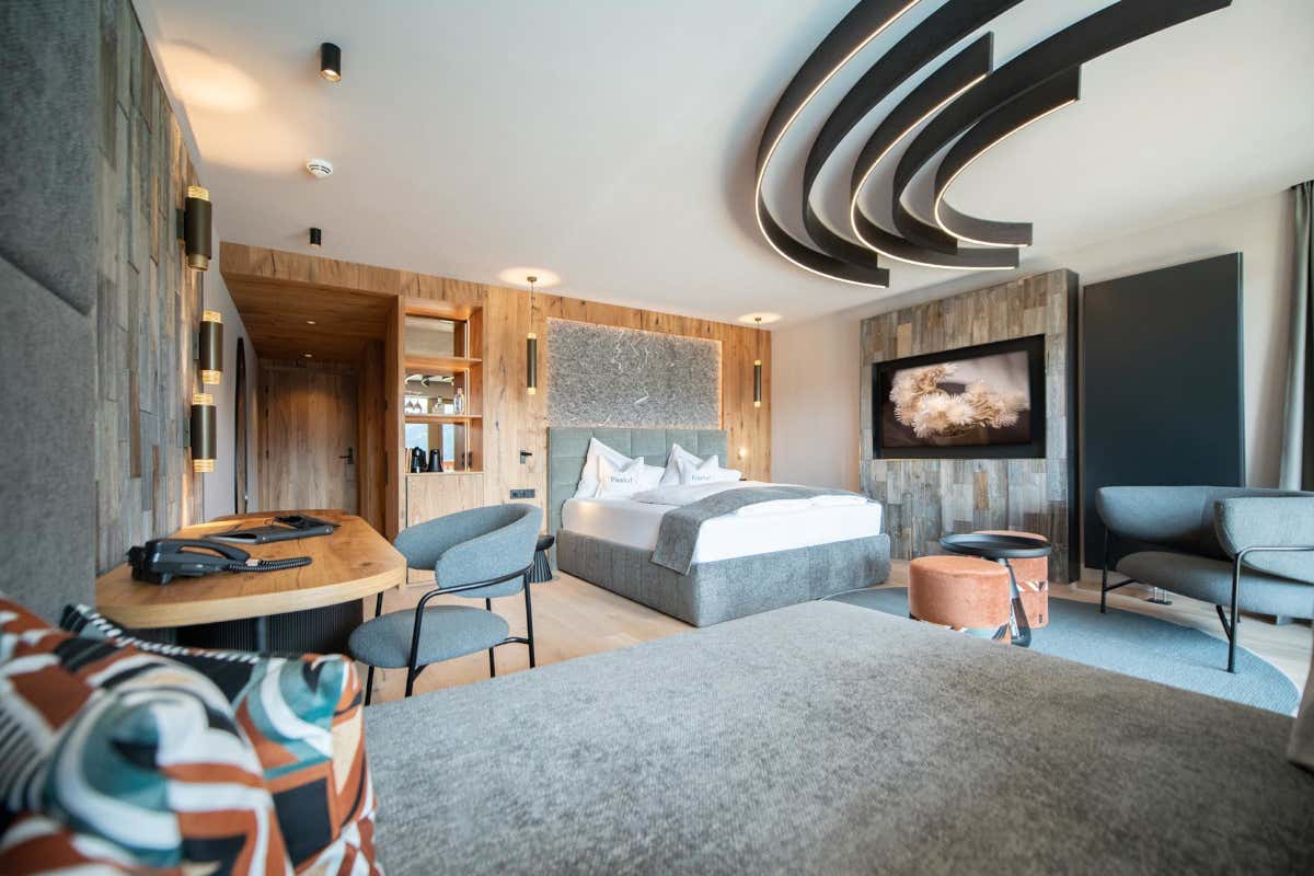 Benessere tra le Alpi: l'hotel dove vivere l’autunno tra Sky Pool, saune e natura