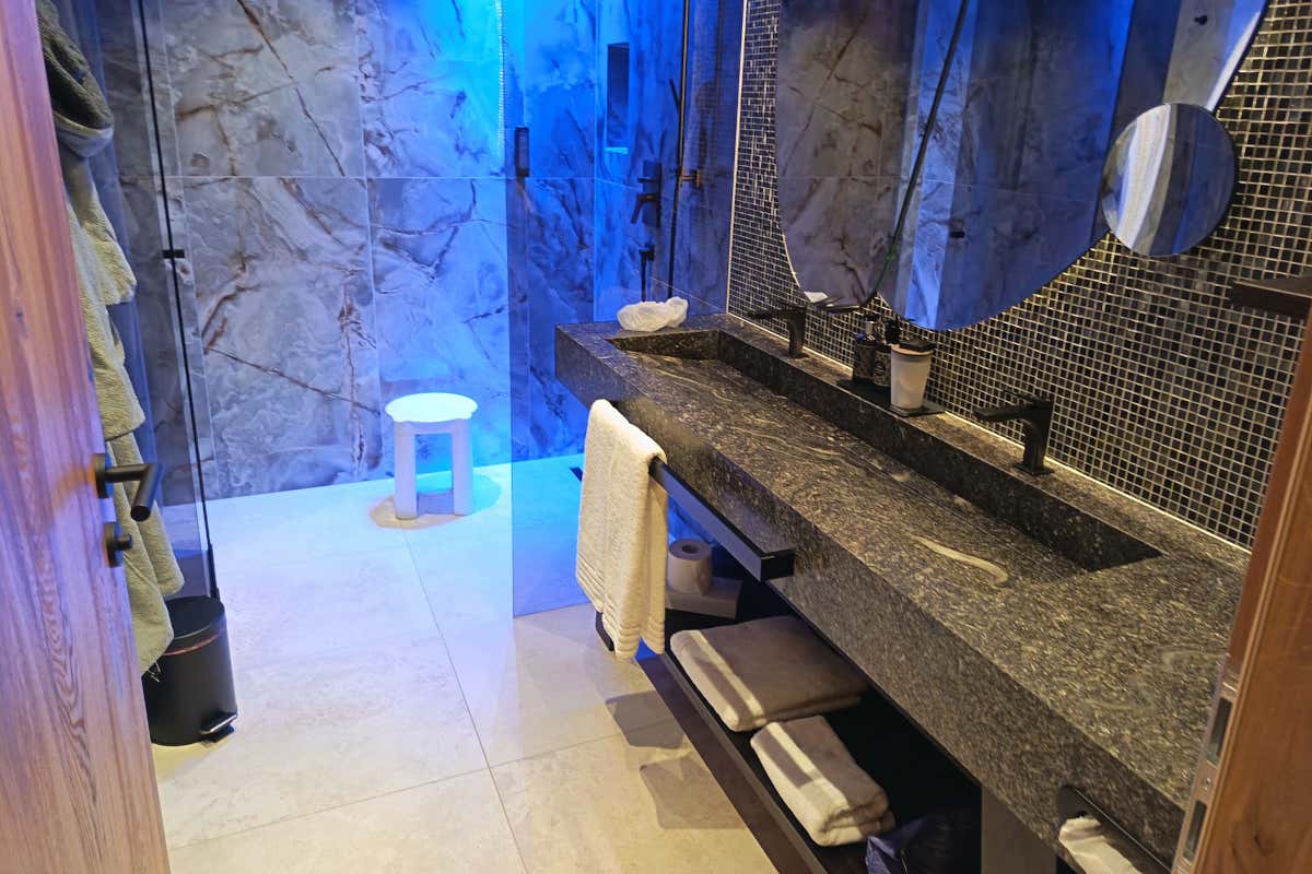 Benessere tra le Alpi: l'hotel dove vivere l’autunno tra Sky Pool, saune e natura