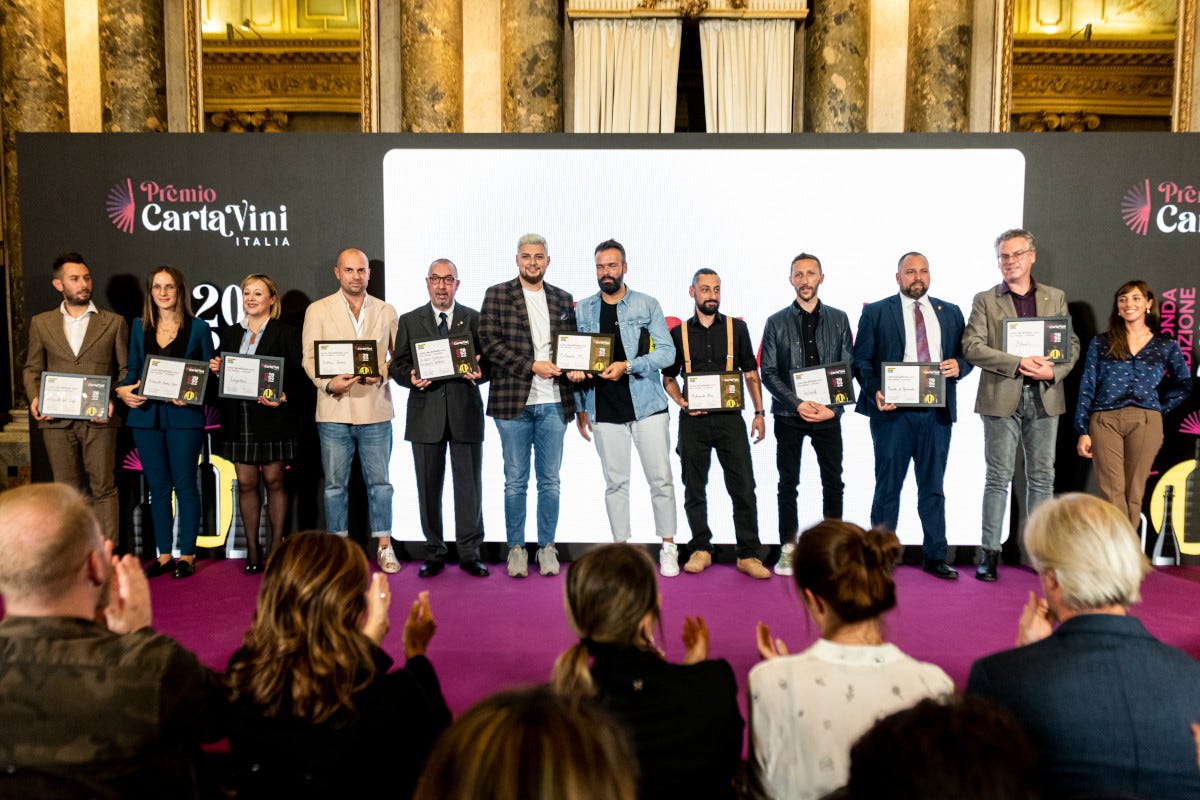 Un momento della premiazione alla Milano Wine Week (foto Andrea De Gennaro) Milano Wine Week Awards, ecco le migliori carte dei vini italiane