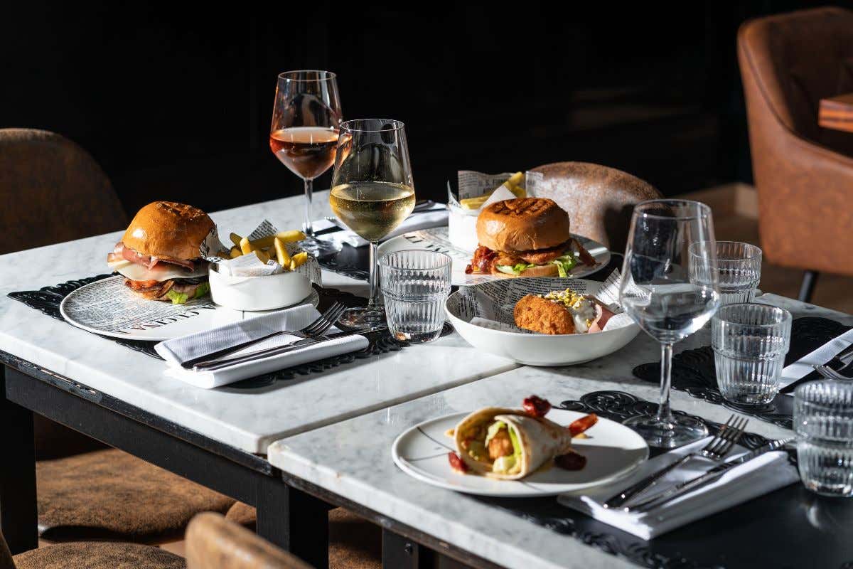 Primo San Lorenzo: smashburger, pizza e birre in stile industrial londinese 