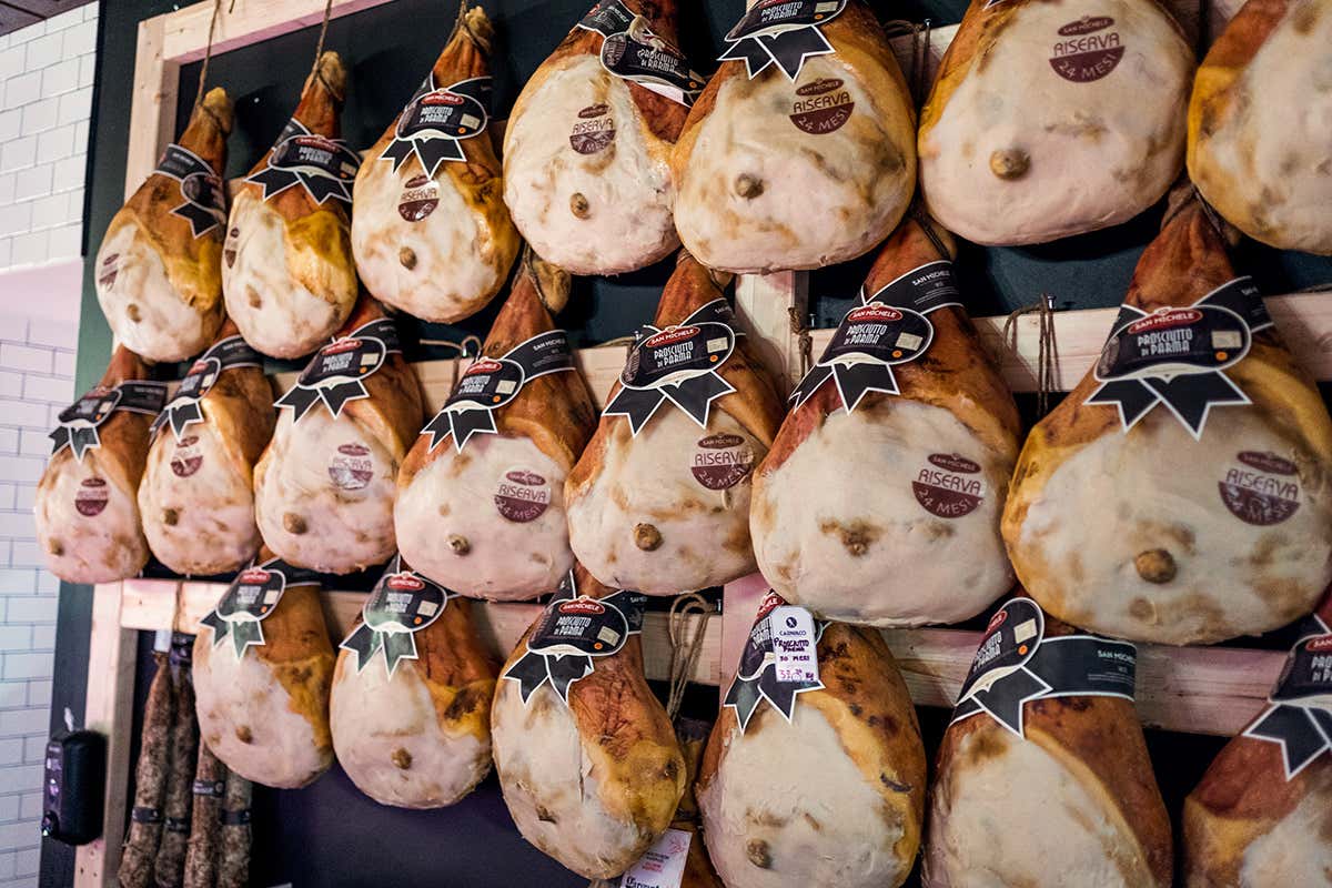 Una parete di prosciutto di Parma Riserva Una degustazione per palati fini