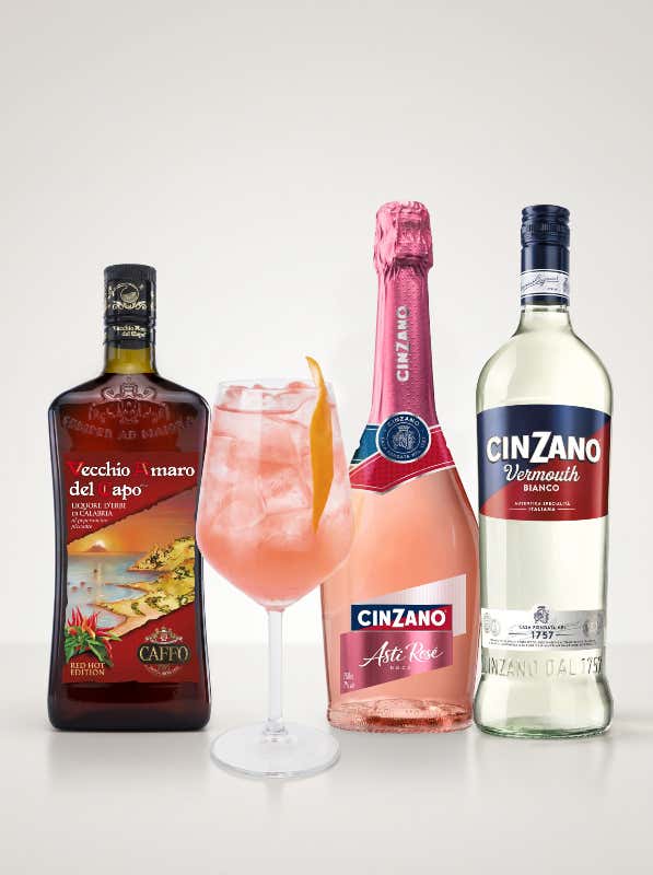 Cinzano torna al Giro d’Italia: il vermouth storico riparte dal ciclismo