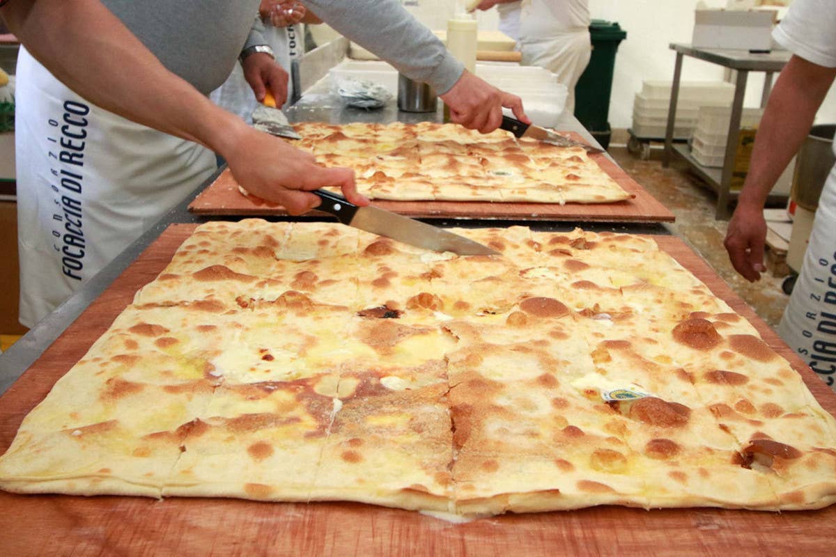 In gita a Recco, il paese della focaccia con il formaggio 