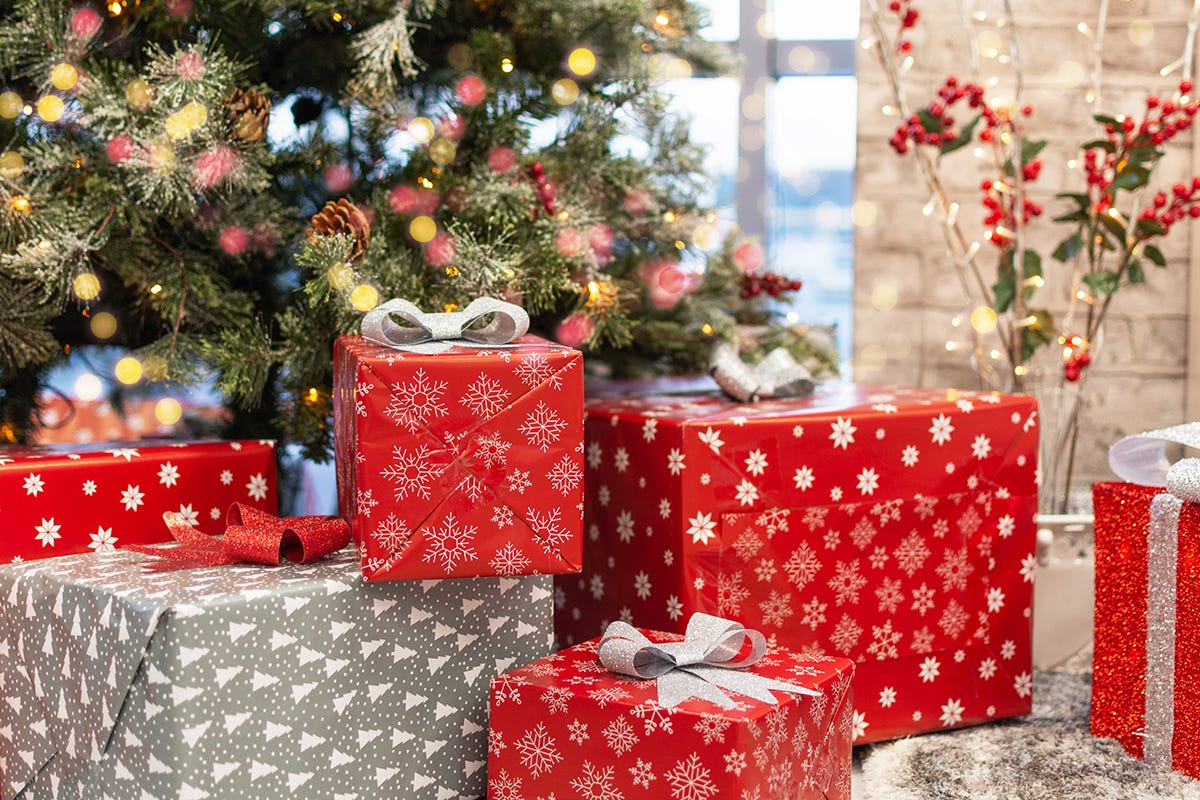 Per risparmiare i regali di Natale si acqustano prima La scelta degli italiani, regali di Natale in anticipo per risparmiare e made in Italy