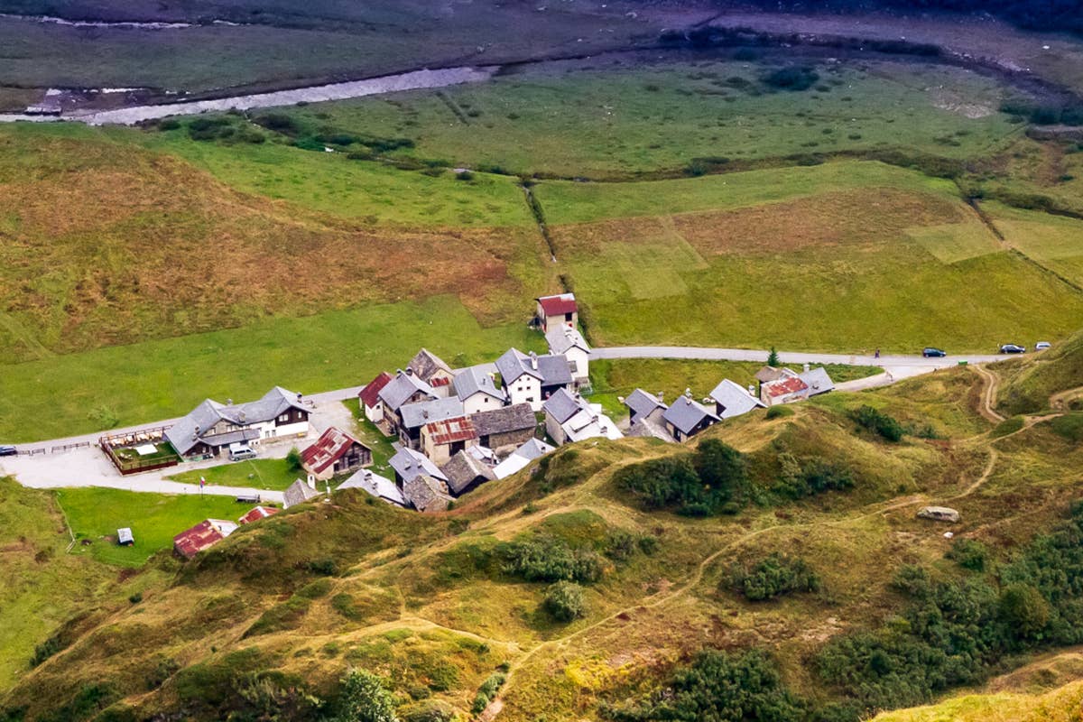 Veduta di Riale Sulle Alpi c’è di più: alla scoperta della ruvida e signorile Val Formazza